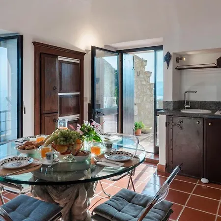 Torre Grimaldi 2&2, Emma * Вентимилья