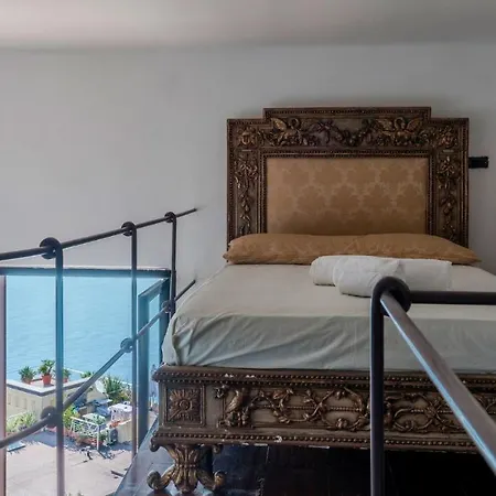 Torre Grimaldi 2&2, Emma *