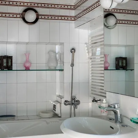 Torre Grimaldi 2&2, Emma