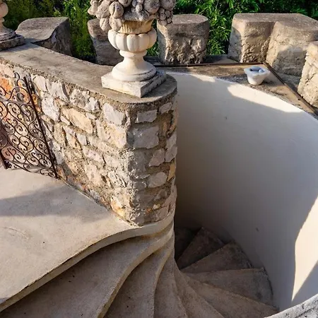 Torre Grimaldi 2&2, Emma Вилла