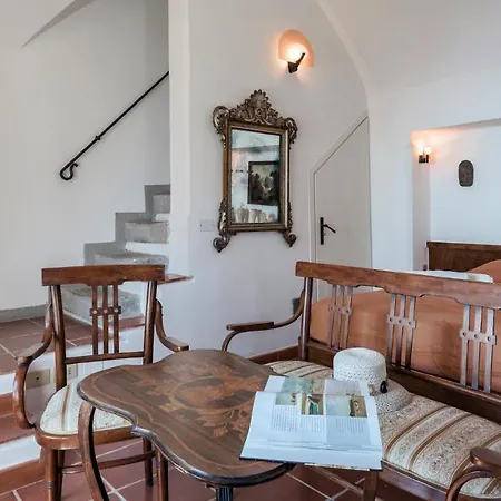 Torre Grimaldi 2&2, Emma 别墅