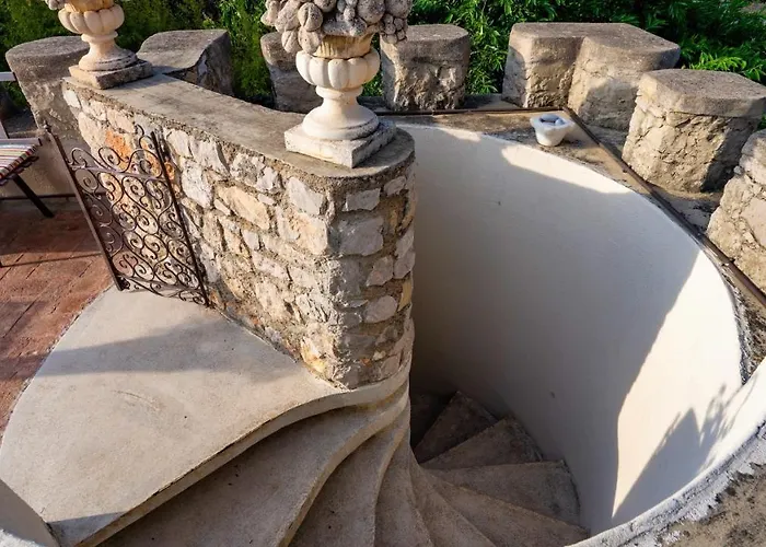 Torre Grimaldi 2&2, Emma Villa